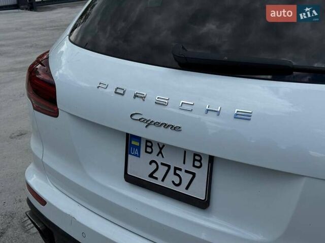 Белый Порше Каен, объемом двигателя 2.97 л и пробегом 330 тыс. км за 28500 $, фото 11 на Automoto.ua