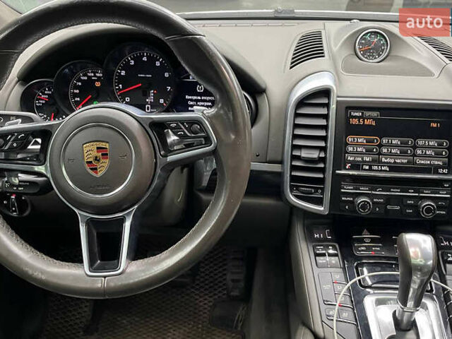 Білий Порше Cayenne, об'ємом двигуна 3.6 л та пробігом 152 тис. км за 28700 $, фото 9 на Automoto.ua