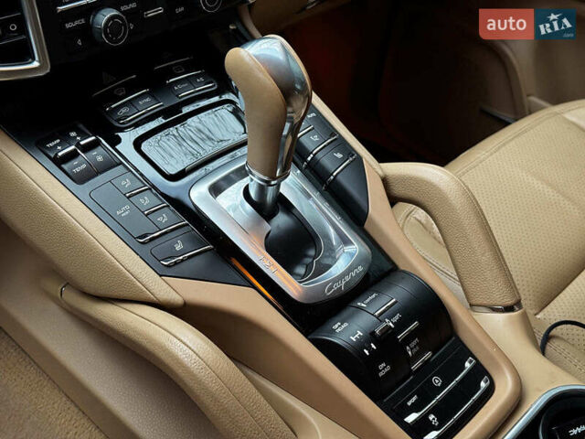 Белый Порше Каен, объемом двигателя 3.6 л и пробегом 96 тыс. км за 39690 $, фото 21 на Automoto.ua