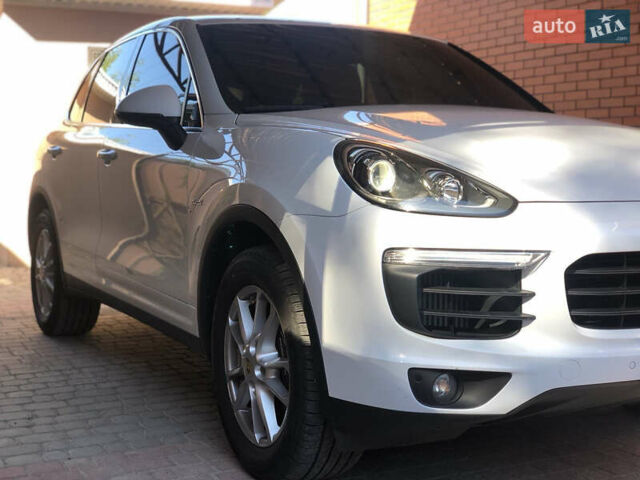 Белый Порше Каен, объемом двигателя 2.97 л и пробегом 167 тыс. км за 33499 $, фото 17 на Automoto.ua