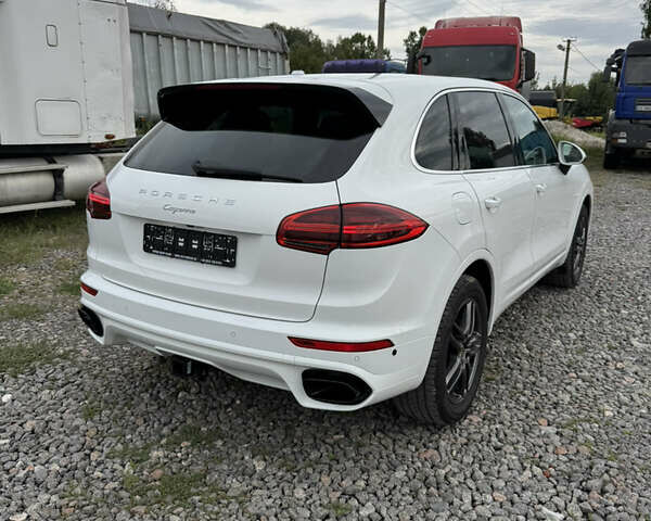 Білий Порше Cayenne, об'ємом двигуна 2.99 л та пробігом 151 тис. км за 31500 $, фото 19 на Automoto.ua