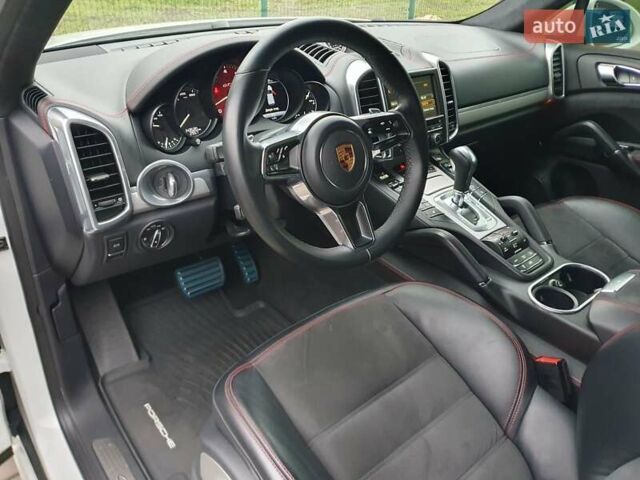 Белый Порше Каен, объемом двигателя 3.6 л и пробегом 143 тыс. км за 39999 $, фото 38 на Automoto.ua
