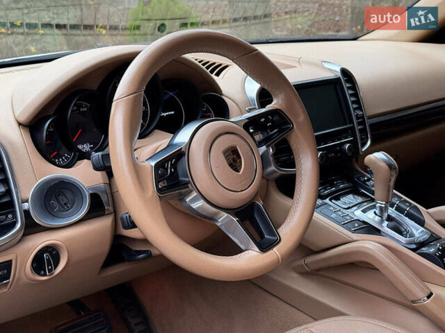 Белый Порше Каен, объемом двигателя 3.6 л и пробегом 96 тыс. км за 39690 $, фото 17 на Automoto.ua