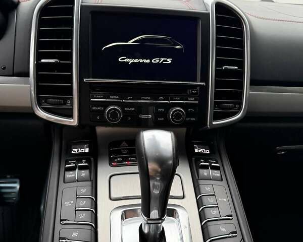 Белый Порше Каен, объемом двигателя 3.6 л и пробегом 143 тыс. км за 39999 $, фото 43 на Automoto.ua