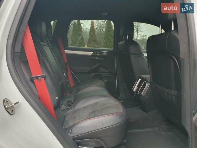 Белый Порше Каен, объемом двигателя 3.6 л и пробегом 143 тыс. км за 39999 $, фото 33 на Automoto.ua