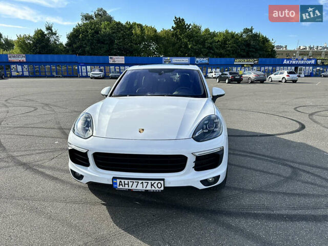 Белый Порше Каен, объемом двигателя 2.97 л и пробегом 180 тыс. км за 32000 $, фото 2 на Automoto.ua