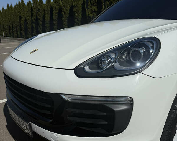 Білий Порше Cayenne, об'ємом двигуна 3 л та пробігом 40 тис. км за 49800 $, фото 4 на Automoto.ua