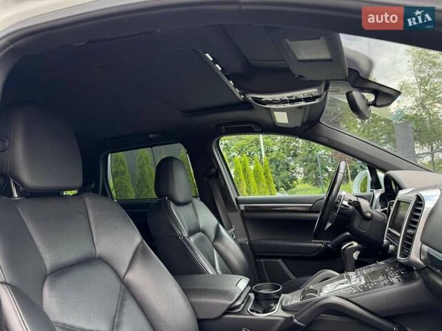 Белый Порше Каен, объемом двигателя 2.97 л и пробегом 330 тыс. км за 28500 $, фото 32 на Automoto.ua