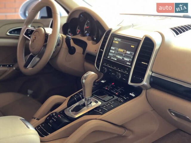 Белый Порше Каен, объемом двигателя 2.97 л и пробегом 167 тыс. км за 33499 $, фото 15 на Automoto.ua