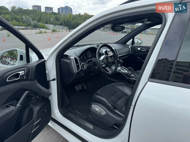 Белый Порше Каен, объемом двигателя 3.6 л и пробегом 100 тыс. км за 31500 $, фото 13 на Automoto.ua