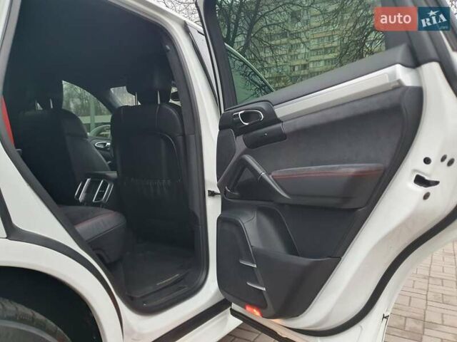 Белый Порше Каен, объемом двигателя 3.6 л и пробегом 143 тыс. км за 39999 $, фото 32 на Automoto.ua