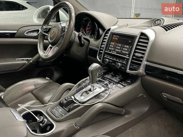 Білий Порше Cayenne, об'ємом двигуна 3.6 л та пробігом 152 тис. км за 28700 $, фото 12 на Automoto.ua