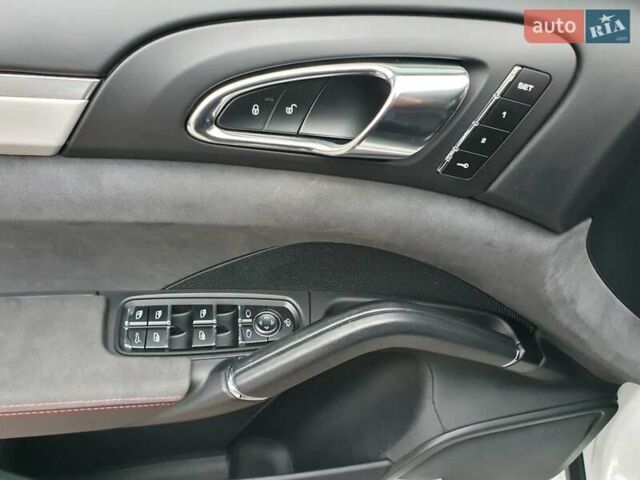 Белый Порше Каен, объемом двигателя 3.6 л и пробегом 143 тыс. км за 39999 $, фото 52 на Automoto.ua