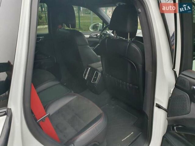 Белый Порше Каен, объемом двигателя 3.6 л и пробегом 143 тыс. км за 39999 $, фото 34 на Automoto.ua