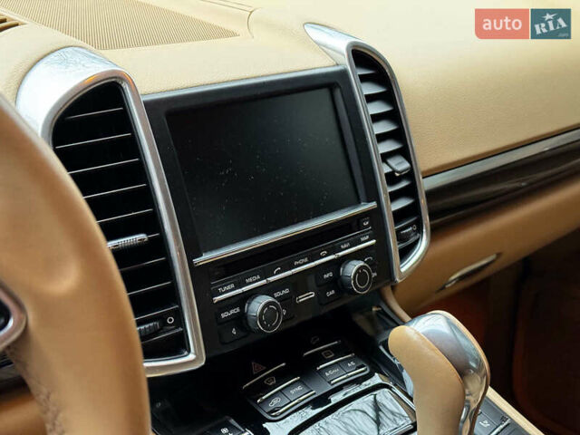 Белый Порше Каен, объемом двигателя 3.6 л и пробегом 96 тыс. км за 39690 $, фото 22 на Automoto.ua