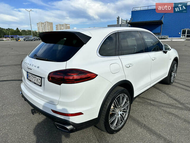 Белый Порше Каен, объемом двигателя 2.97 л и пробегом 180 тыс. км за 32000 $, фото 8 на Automoto.ua