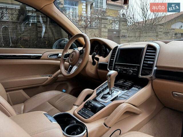 Белый Порше Каен, объемом двигателя 3.6 л и пробегом 96 тыс. км за 39690 $, фото 32 на Automoto.ua