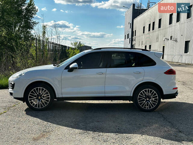 Белый Порше Каен, объемом двигателя 3.6 л и пробегом 170 тыс. км за 26500 $, фото 6 на Automoto.ua