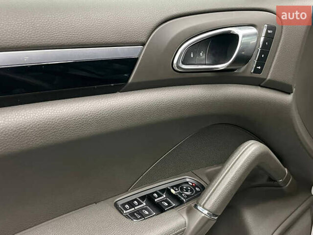 Білий Порше Cayenne, об'ємом двигуна 3.6 л та пробігом 152 тис. км за 28700 $, фото 10 на Automoto.ua