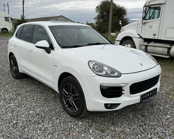 Білий Порше Cayenne, об'ємом двигуна 2.99 л та пробігом 151 тис. км за 31500 $, фото 1 на Automoto.ua