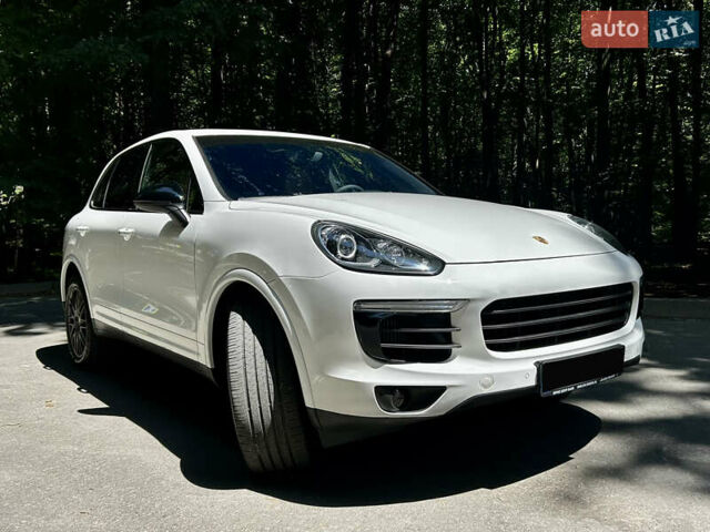 Білий Порше Cayenne, об'ємом двигуна 2.97 л та пробігом 172 тис. км за 33500 $, фото 6 на Automoto.ua