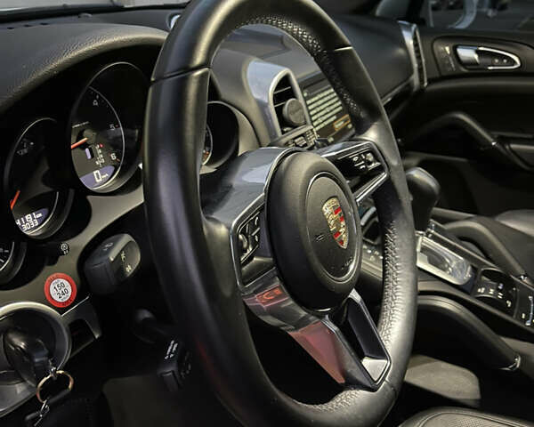 Білий Порше Cayenne, об'ємом двигуна 3 л та пробігом 40 тис. км за 49800 $, фото 17 на Automoto.ua