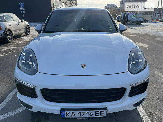 Белый Порше Каен, объемом двигателя 3.6 л и пробегом 180 тыс. км за 26000 $, фото 2 на Automoto.ua