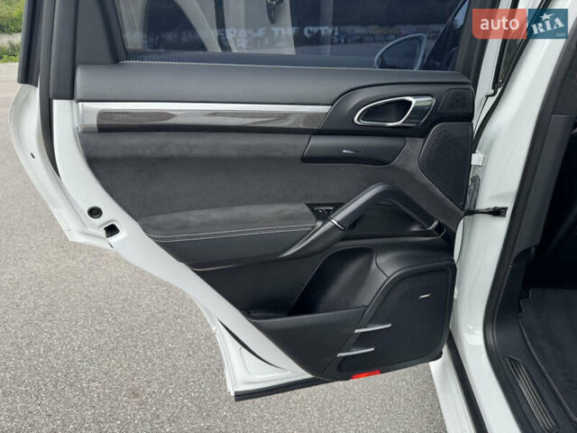 Белый Порше Каен, объемом двигателя 3.6 л и пробегом 100 тыс. км за 31500 $, фото 20 на Automoto.ua