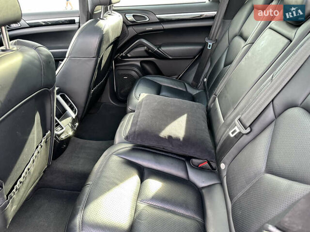 Белый Порше Каен, объемом двигателя 2.97 л и пробегом 180 тыс. км за 32000 $, фото 19 на Automoto.ua