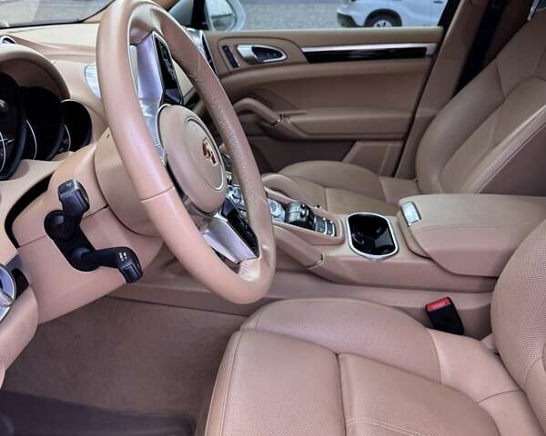 Белый Порше Каен, объемом двигателя 2.97 л и пробегом 135 тыс. км за 39900 $, фото 26 на Automoto.ua