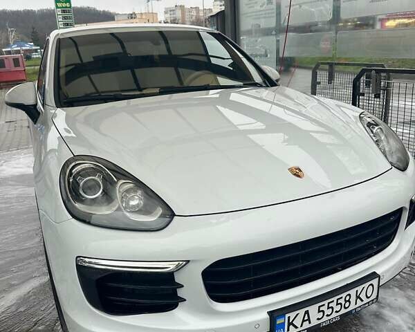 Белый Порше Каен, объемом двигателя 3.6 л и пробегом 95 тыс. км за 39000 $, фото 7 на Automoto.ua