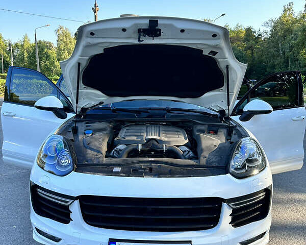 Білий Порше Cayenne, об'ємом двигуна 3.6 л та пробігом 132 тис. км за 34500 $, фото 11 на Automoto.ua