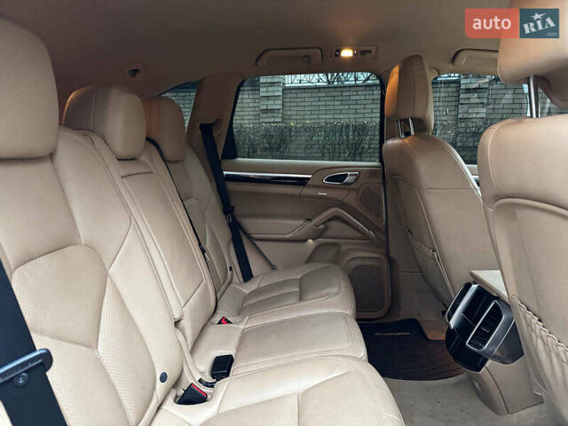 Белый Порше Каен, объемом двигателя 3.6 л и пробегом 96 тыс. км за 39690 $, фото 29 на Automoto.ua