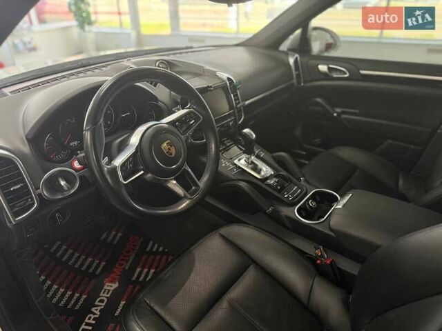 Белый Порше Каен, объемом двигателя 2.97 л и пробегом 79 тыс. км за 35990 $, фото 21 на Automoto.ua