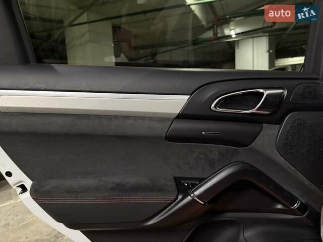 Білий Порше Cayenne, об'ємом двигуна 3.6 л та пробігом 139 тис. км за 29999 $, фото 57 на Automoto.ua