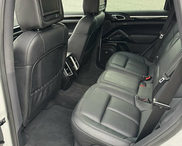 Білий Порше Cayenne, об'ємом двигуна 2.99 л та пробігом 151 тис. км за 31500 $, фото 30 на Automoto.ua