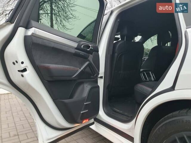 Белый Порше Каен, объемом двигателя 3.6 л и пробегом 143 тыс. км за 39999 $, фото 29 на Automoto.ua
