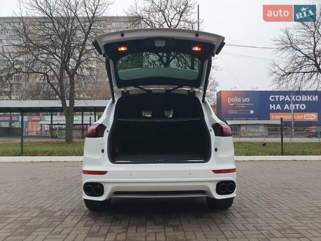 Белый Порше Каен, объемом двигателя 3.6 л и пробегом 143 тыс. км за 39999 $, фото 22 на Automoto.ua