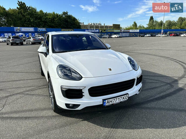 Белый Порше Каен, объемом двигателя 2.97 л и пробегом 180 тыс. км за 32000 $, фото 3 на Automoto.ua