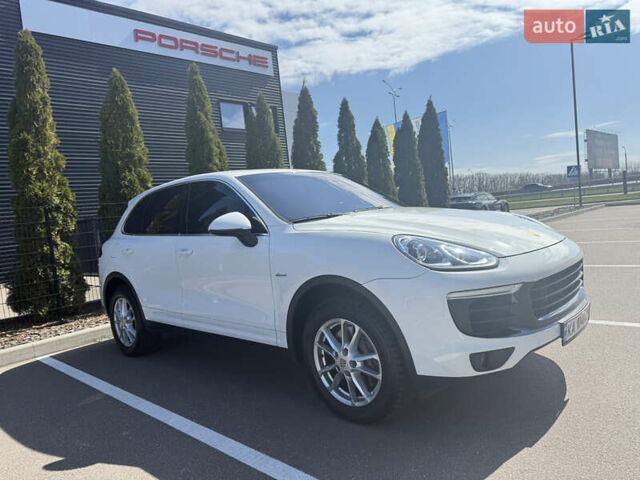 Білий Порше Cayenne, об'ємом двигуна 3 л та пробігом 40 тис. км за 49800 $, фото 1 на Automoto.ua