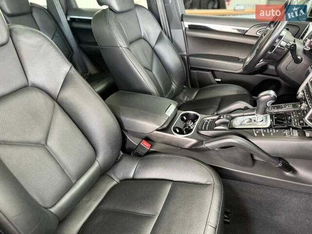 Белый Порше Каен, объемом двигателя 2.97 л и пробегом 79 тыс. км за 35990 $, фото 34 на Automoto.ua