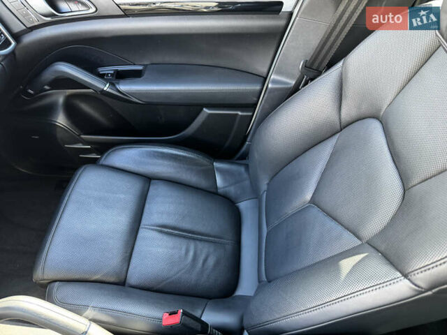 Білий Порше Cayenne, об'ємом двигуна 2.99 л та пробігом 151 тис. км за 31500 $, фото 11 на Automoto.ua