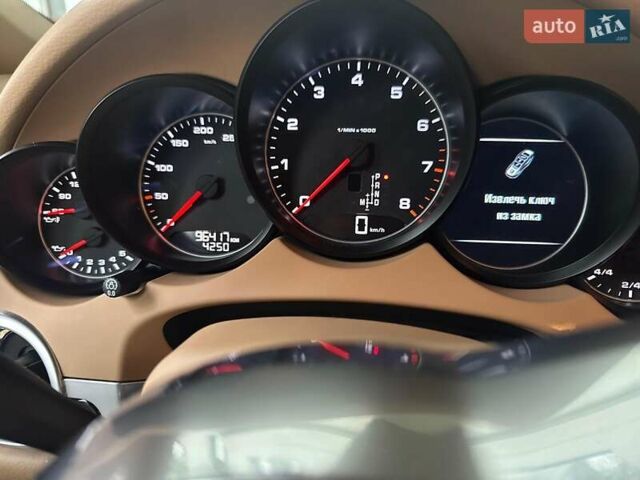 Белый Порше Каен, объемом двигателя 3.6 л и пробегом 95 тыс. км за 39000 $, фото 3 на Automoto.ua