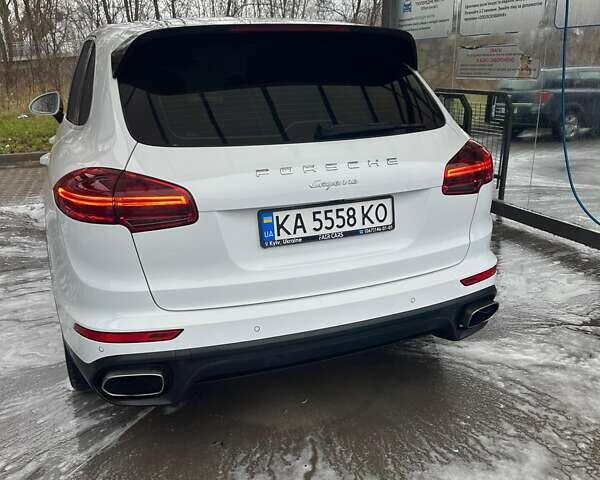 Белый Порше Каен, объемом двигателя 3.6 л и пробегом 95 тыс. км за 39000 $, фото 1 на Automoto.ua