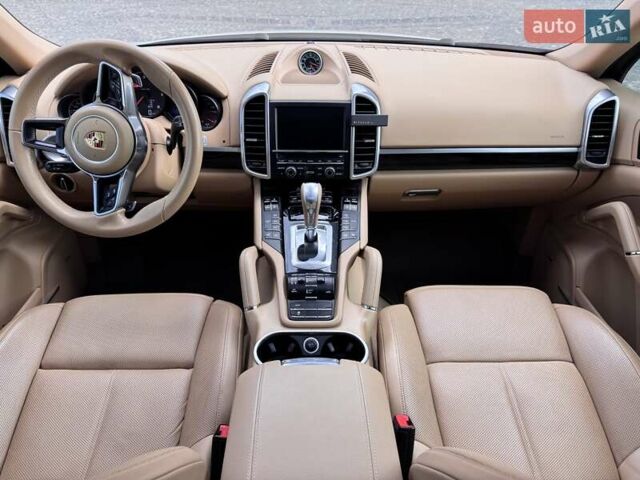 Белый Порше Каен, объемом двигателя 2.97 л и пробегом 135 тыс. км за 39900 $, фото 20 на Automoto.ua