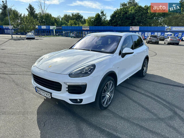 Белый Порше Каен, объемом двигателя 2.97 л и пробегом 180 тыс. км за 32000 $, фото 1 на Automoto.ua