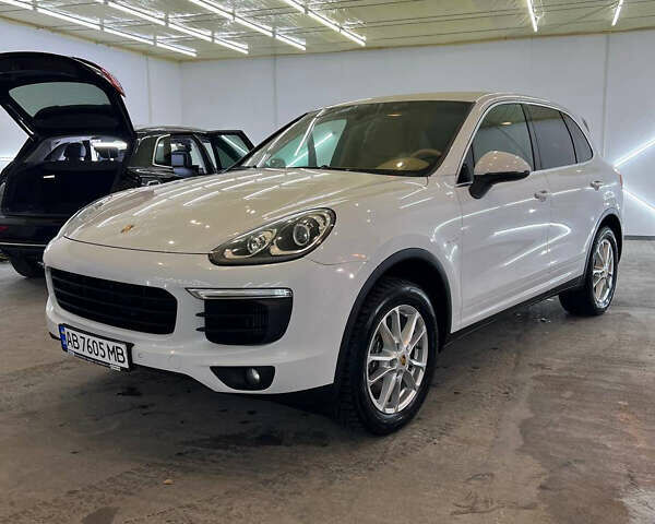 Белый Порше Каен, объемом двигателя 2.97 л и пробегом 167 тыс. км за 33499 $, фото 1 на Automoto.ua