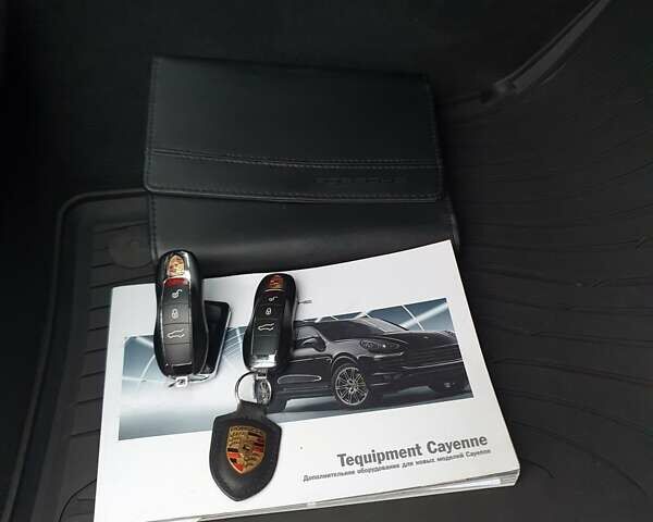 Белый Порше Каен, объемом двигателя 3.6 л и пробегом 143 тыс. км за 39999 $, фото 25 на Automoto.ua