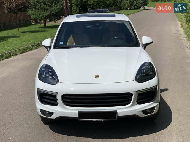 Белый Порше Каен, объемом двигателя 2.97 л и пробегом 169 тыс. км за 32500 $, фото 11 на Automoto.ua