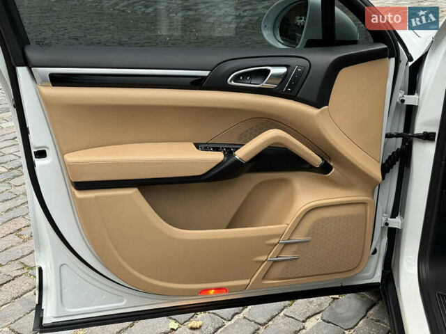 Белый Порше Каен, объемом двигателя 3 л и пробегом 98 тыс. км за 39700 $, фото 11 на Automoto.ua